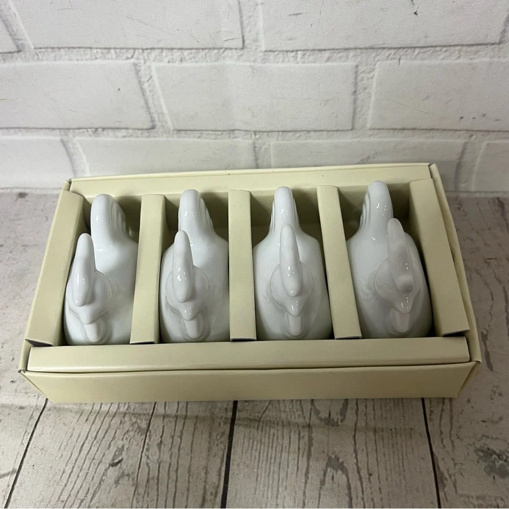 WILLIAM SONOMA Rooster Napkin Ring Set Of 4 Ceramic White Farmhouse Country NEW